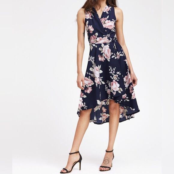 ✨HP✨V Neckline Floral Print Dip Hem Dress✨ - Picture 1 of 5
